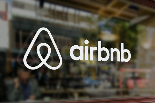 airbnb apre prenotazione voli